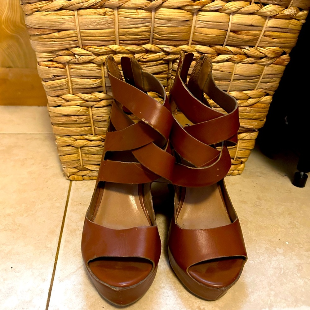 Target wedge sandal